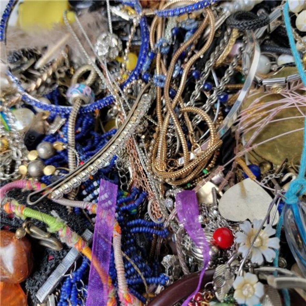 Huge Estate Junk Drawer Lot 3LB+ – Vtg/Mod Costume Rhinestones Gold Silver Tone - Picture 3 of 12